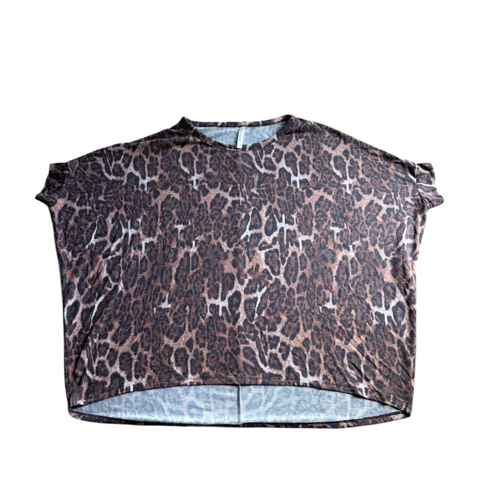Dear Scarlett Oversized Leopard Print Women's Top View 3
